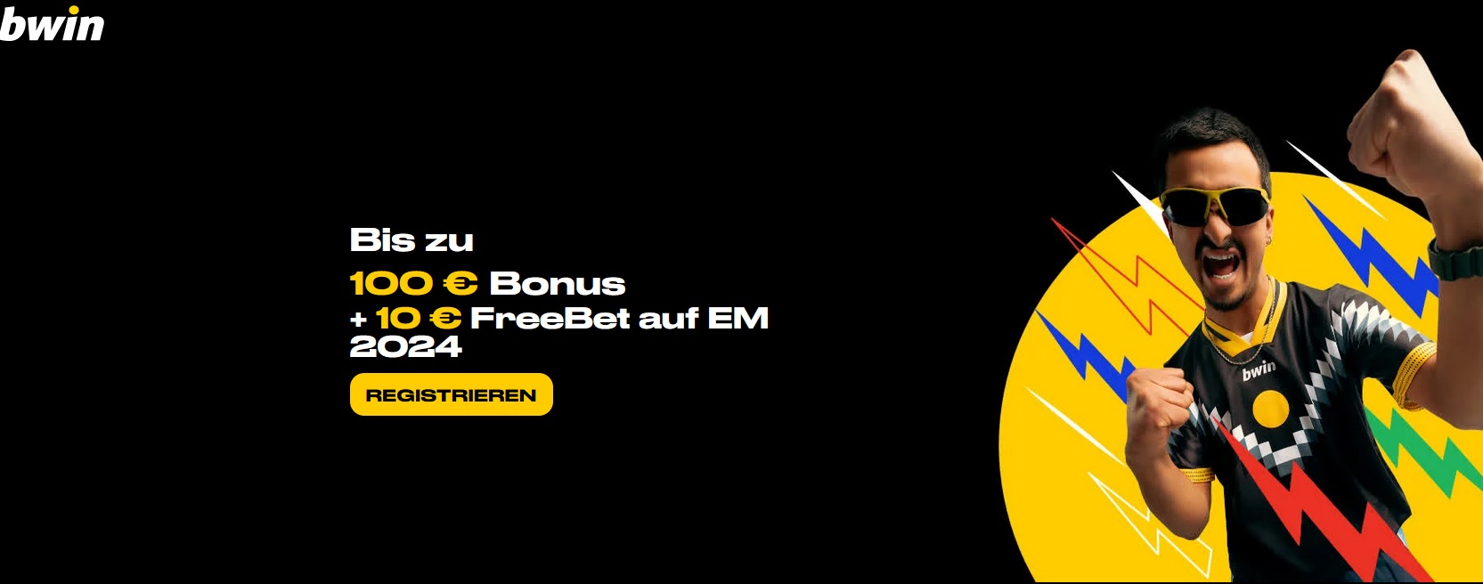 Ein Mann mit Sonnenbrille und schwarz-gelbem Shirt jubelt mit geballter Faust. Neben ihm steht der Text „Bis zu 100 € Bonus + 10 € FreeBet auf EM 2024“ und ein gelber Button mit „REGISTRIEREN“. Erlebe Anmeldeboni der Extraklasse vor überwiegend schwarzem Hintergrund mit bunten Akzenten.